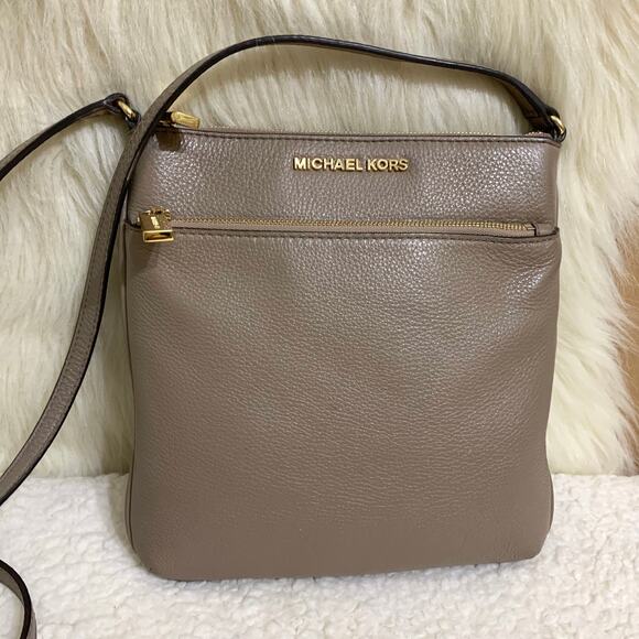 MICHAEL KORS BEDFORD Mushroom Pebbled Leather Slim Flat Crossbody Messenger Bag - Picture 14 of 16